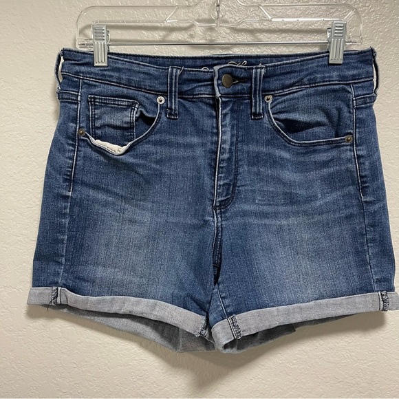 Universal Thread Medium Wash High Rise Mid Length Cuffed Jean Shorts Size 8/29 - Picture 1 of 5
